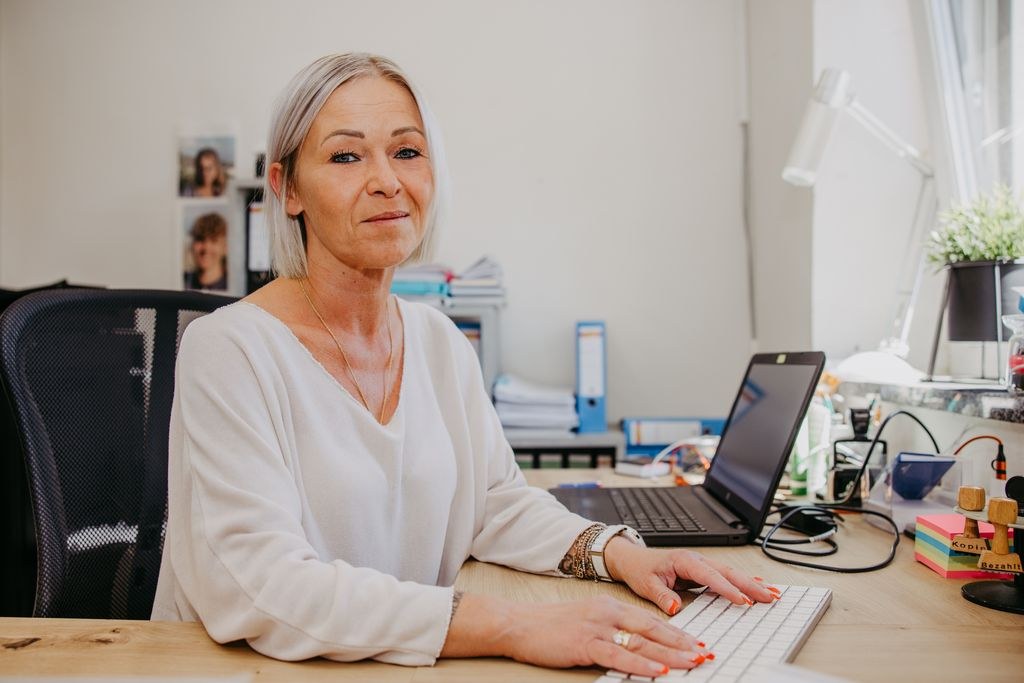 Irena Operskalski, Geschäftsinhaberin